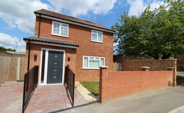 4 Bed House - Furnival Avenue, Slough SL2 1RX