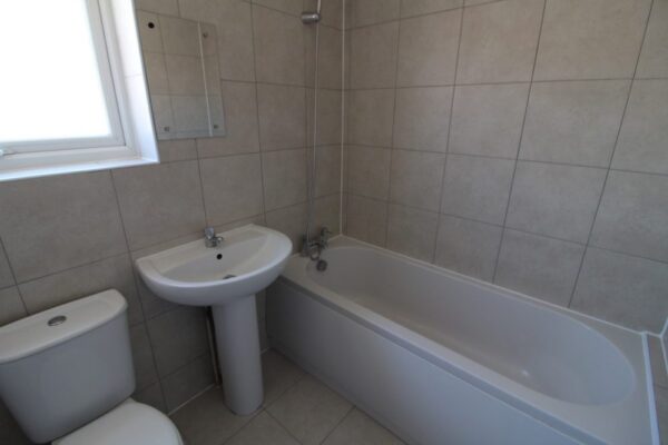 3 Bed House - Rochford Gardens, Slough SL2 5XF