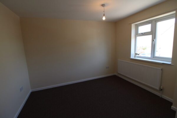 3 Bed House - Rochford Gardens, Slough SL2 5XF