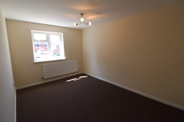 3 Bed House - Rochford Gardens, Slough SL2 5XF