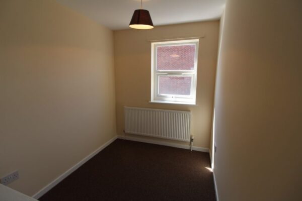 3 Bed House - Rochford Gardens, Slough SL2 5XF