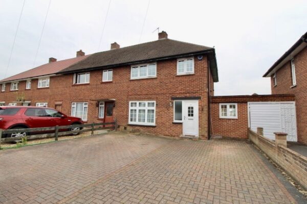 3 Bed House - Blumfield Crescent, Burnham SL1 6NH