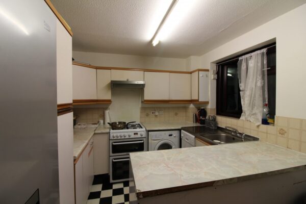 3 Bed House - Pearl Gardens, Slough SL1 2YZ