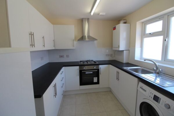 3 Bed House - Rochford Gardens, Slough SL2 5XF