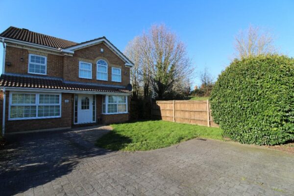 4/5 Bedroom House - Southwold Spur, Langley SL3 8XX