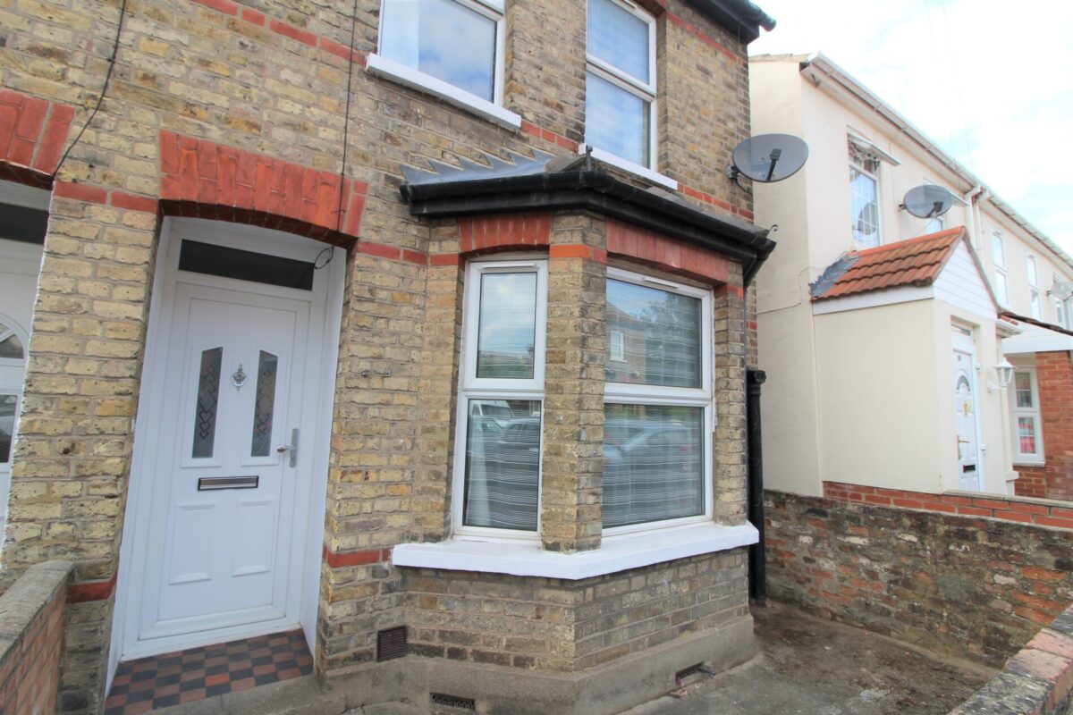 3 Bedroom House - Canada Road, Slough