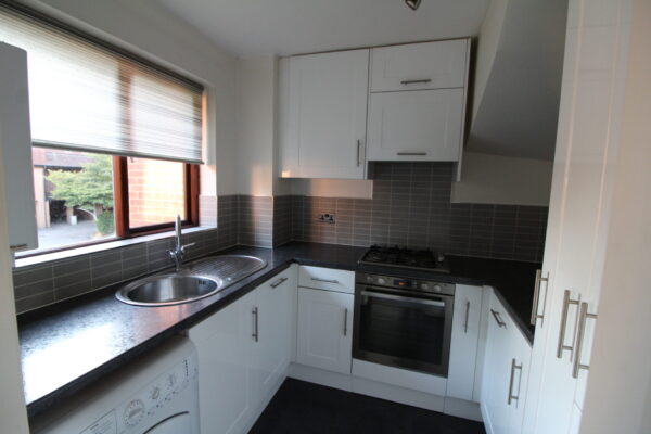 2 Bed Split-Level Flat - Victoria Street, Slough