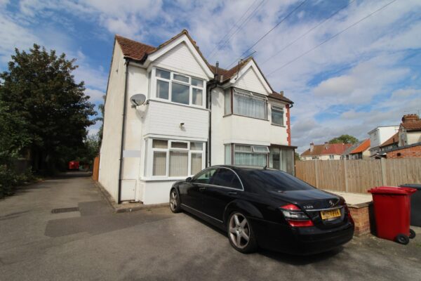 2 Bed House - Godolphin Road, Slough