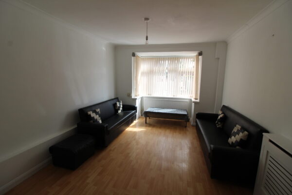 2 Bed House - Godolphin Road, Slough