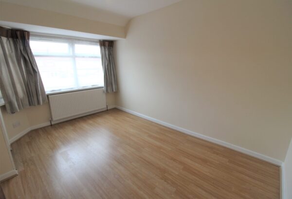 3 Bed House - Laburnum Road, Hayes