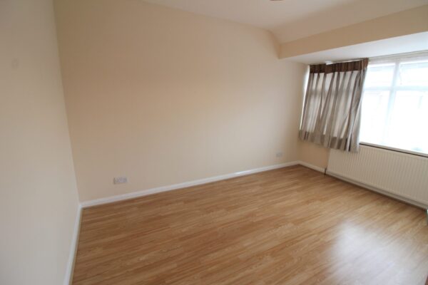 3 Bed House - Laburnum Road, Hayes