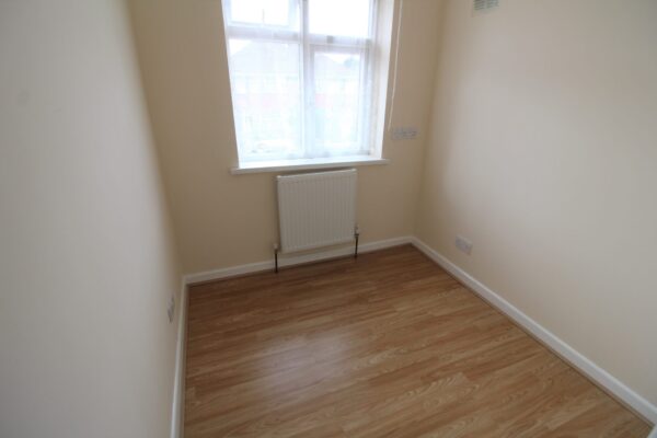 3 Bed House - Laburnum Road, Hayes