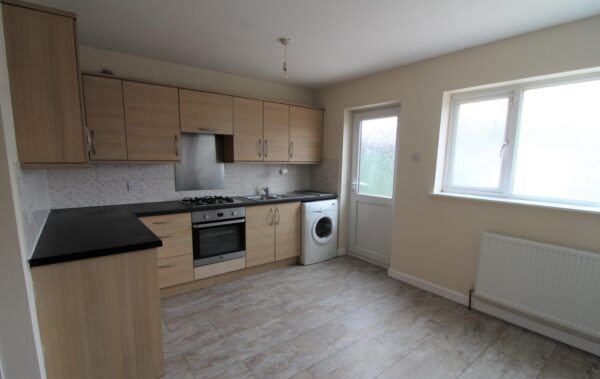 3 Bed House - Laburnum Road, Hayes