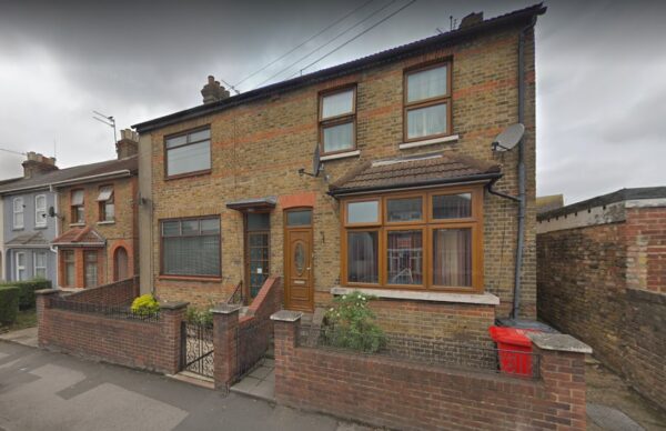 4/5 Bed House - Ledgers Road, Slough