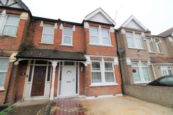 3 Bed House - Bushey Road, Hayes UB3