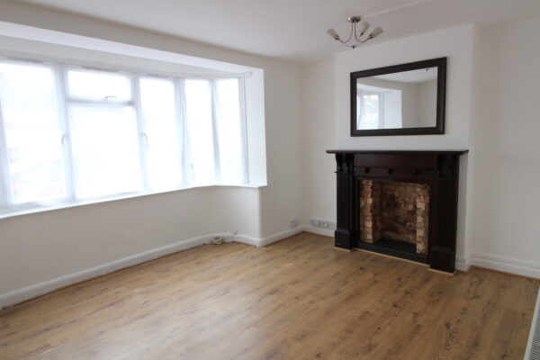 2 Bed Flat - Bath Road, Slough