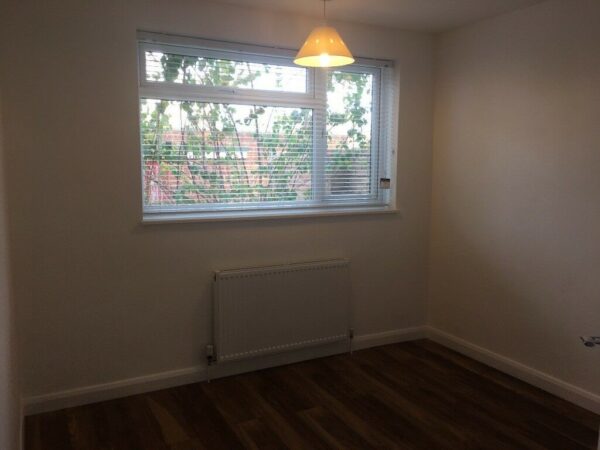 2 Bed Flat - Barchester Road, Langley