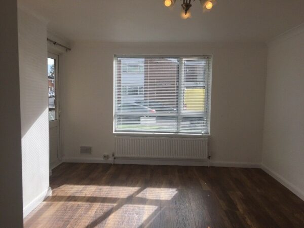 2 Bed Flat - Barchester Road, Langley