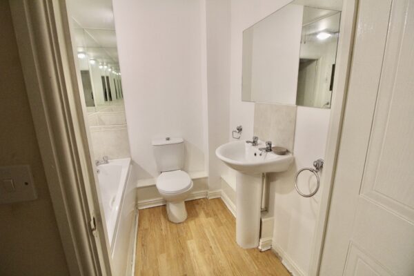 2 Bed 2 Bathroom Apartment - Bosworth Court, Bath Road, Slough