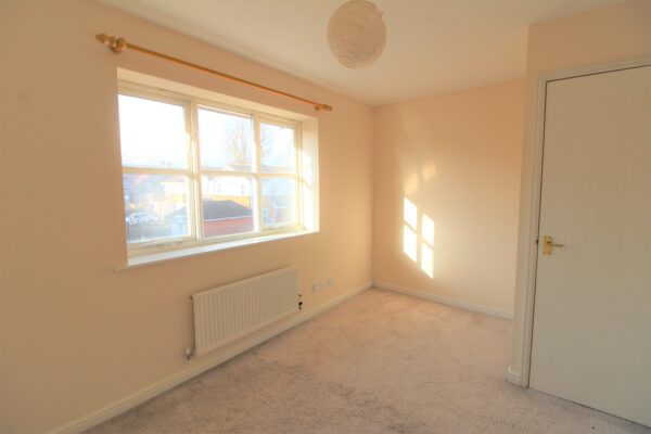 2 Bed House - Kings Road, Slough