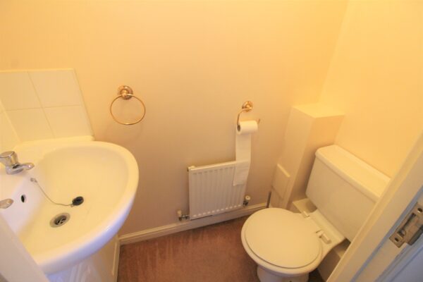 2 Bed House - Kings Road, Slough