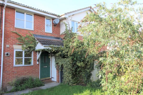 2 Bed House - Kings Road, Slough