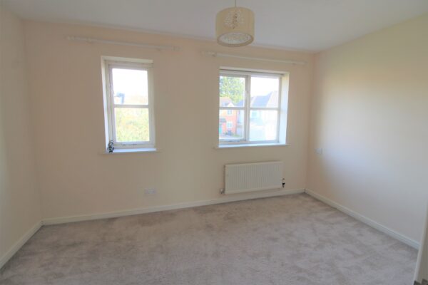 2 Bed House - Kings Road, Slough