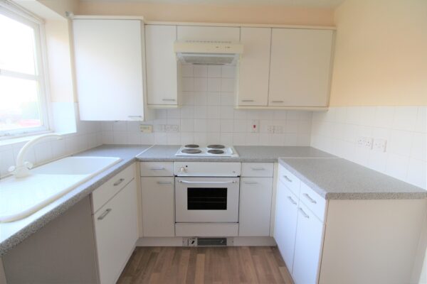 2 Bed House - Kings Road, Slough