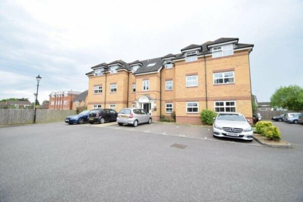 2 Bedroom Flat - Sydenham Gardens, Slough