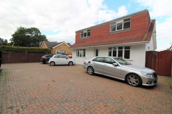 Detached 3 Bed House - The Drive, Wraysbury