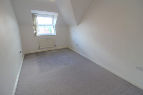 2 Bed Flat - Sydenham Gardens, Slough