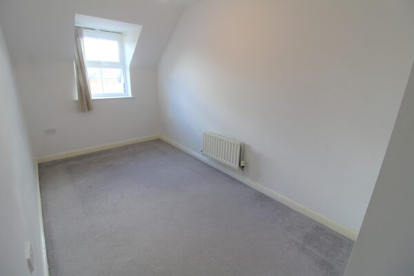 2 Bed Flat - Sydenham Gardens, Slough