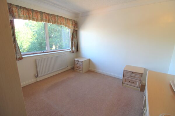 3 Bed Flat - West End Court, Stoke Poges