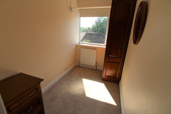 3 Bed Flat - West End Court, Stoke Poges