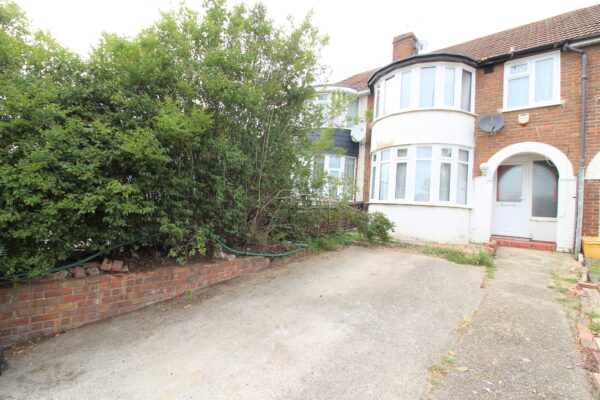 3 Bed House - Cumberland Avenue, Slough