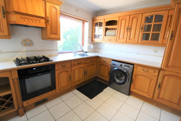 3 Bed Flat - West End Court, Stoke Poges