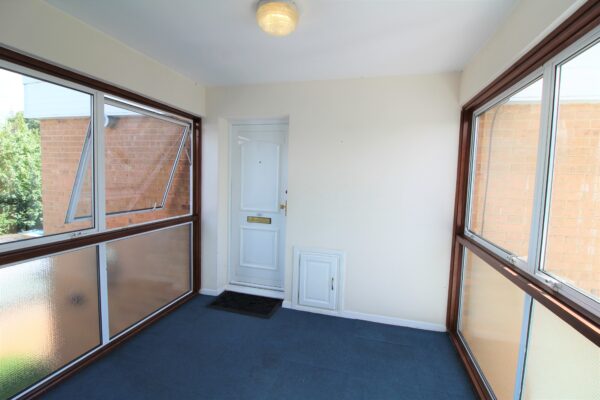 3 Bed Flat - West End Court, Stoke Poges