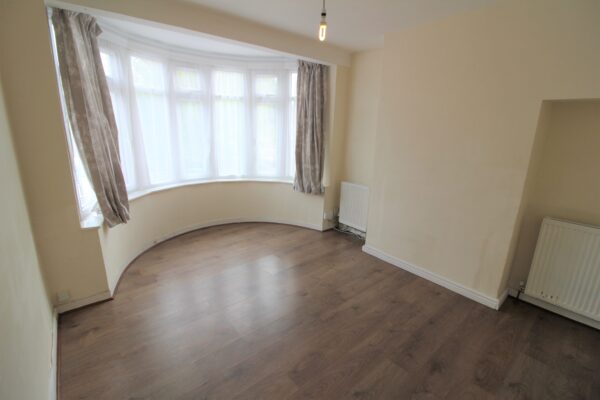 3 Bed House - Cumberland Avenue, Slough