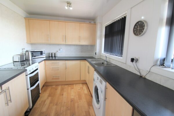 2 Bedroom Flat - Stratfield Road, Slough