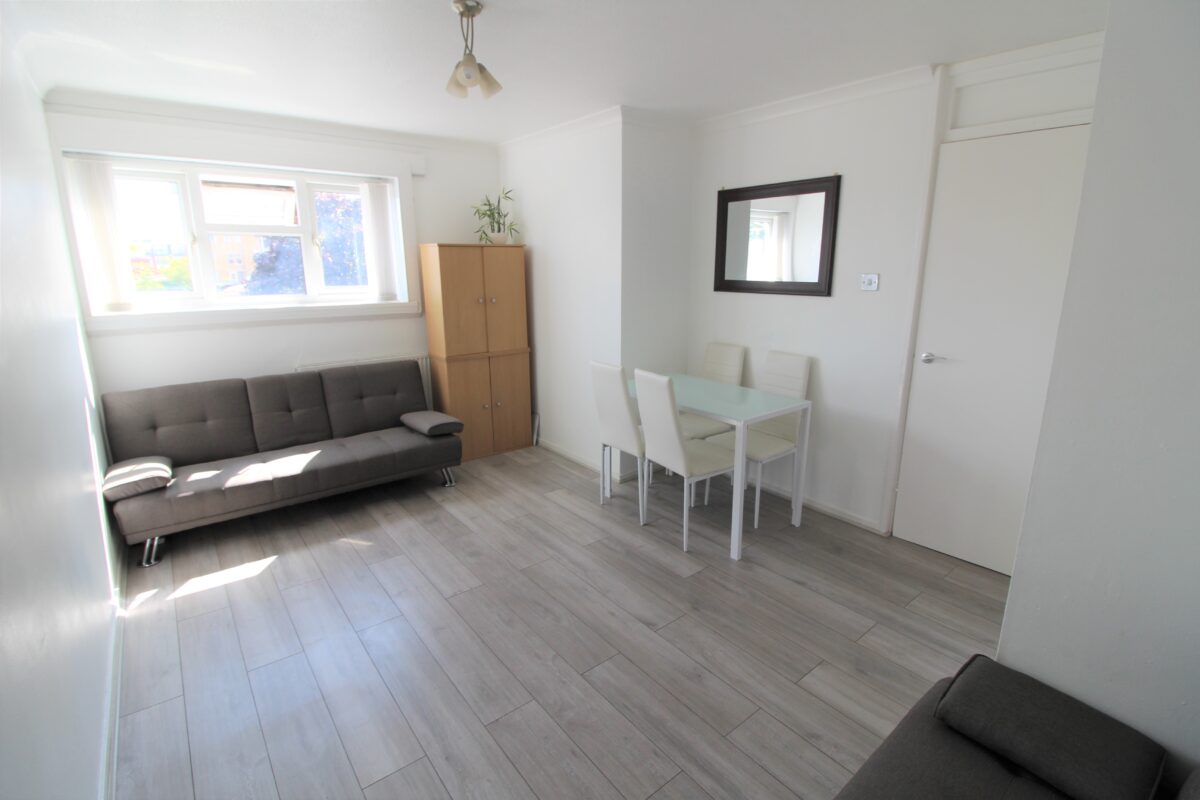 2 Bedroom Flat - Stratfield Road, Slough