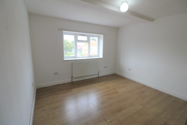 3 Bedroom Flat - Wexham Road, Slough