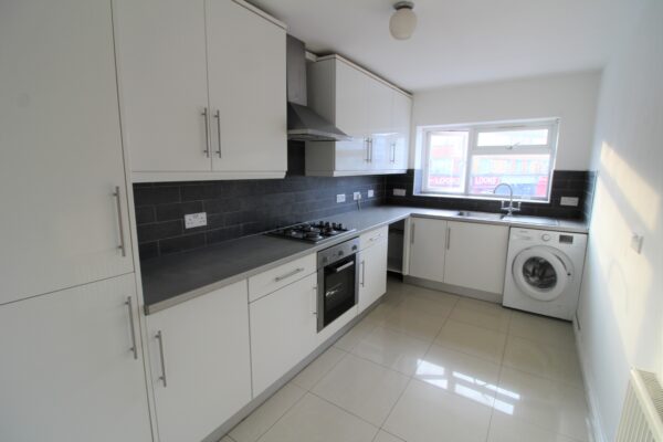 3 Bedroom Flat - Wexham Road, Slough