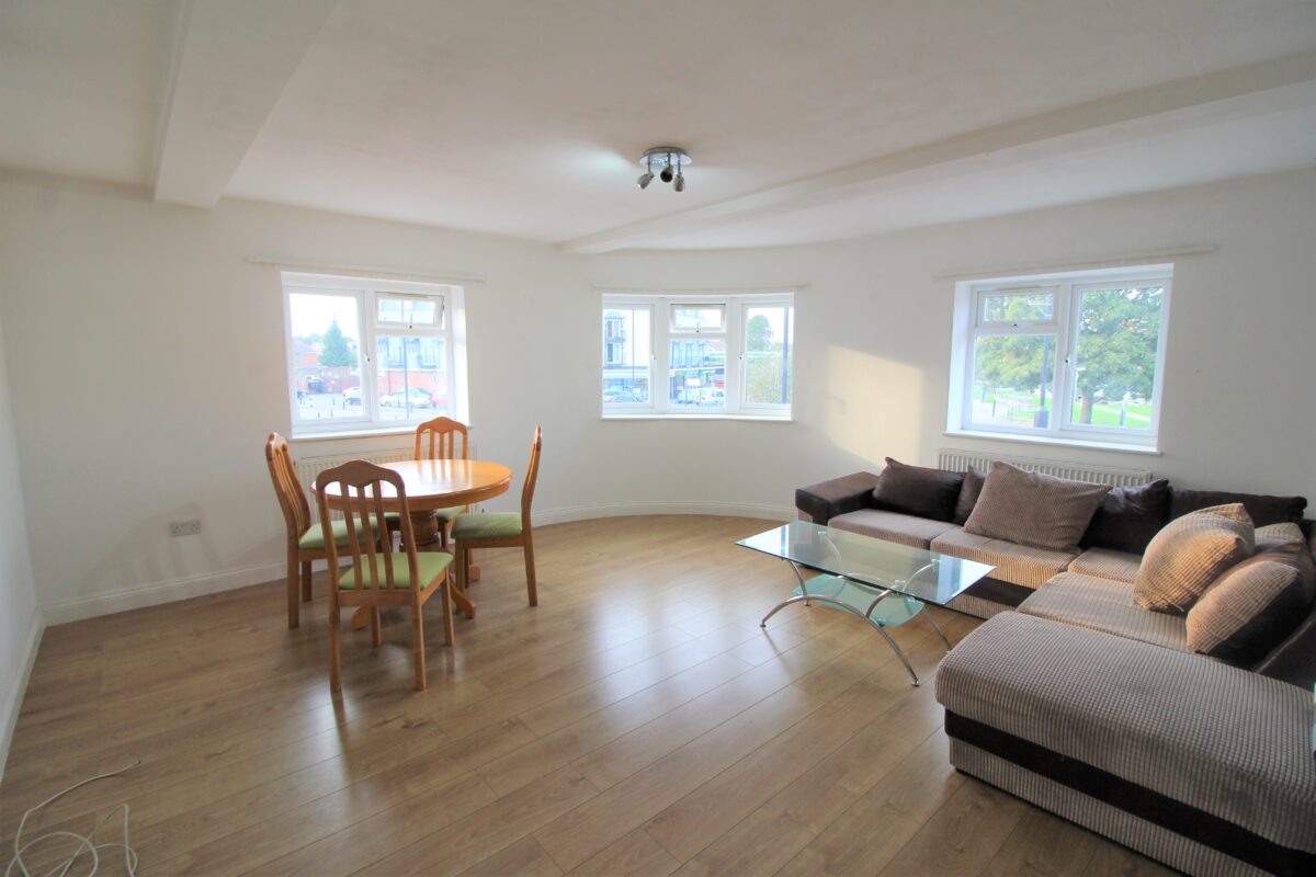 3 Bedroom Flat - Wexham Road, Slough