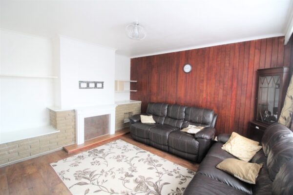 4 Bedroom House - Parlaunt Road, Langley