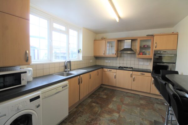 4 Bedroom House - Parlaunt Road, Langley