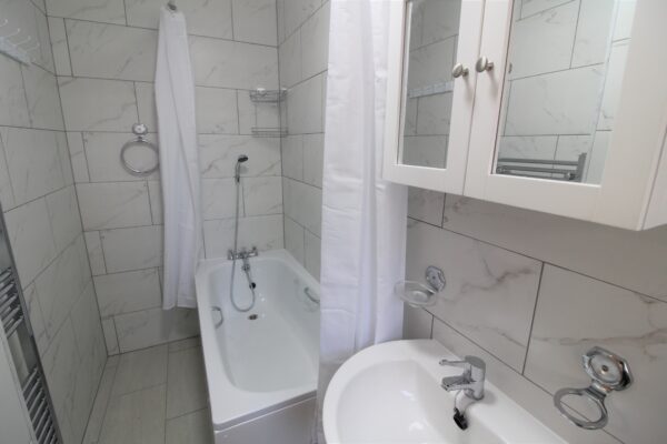 3 Bed House - Salt Hill Way, Slough