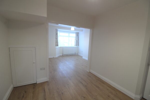 3 Bed House - Salt Hill Way, Slough