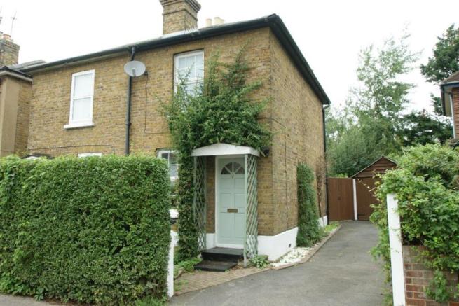 2 Bedroom Cottage - Alice Lane, Burnham