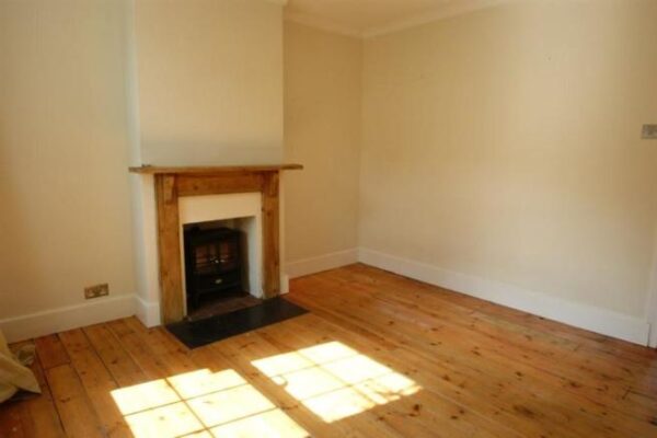 2 Bedroom Cottage - Alice Lane, Burnham