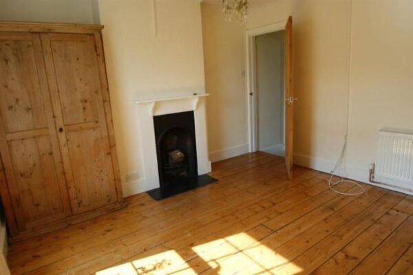 2 Bedroom Cottage - Alice Lane, Burnham